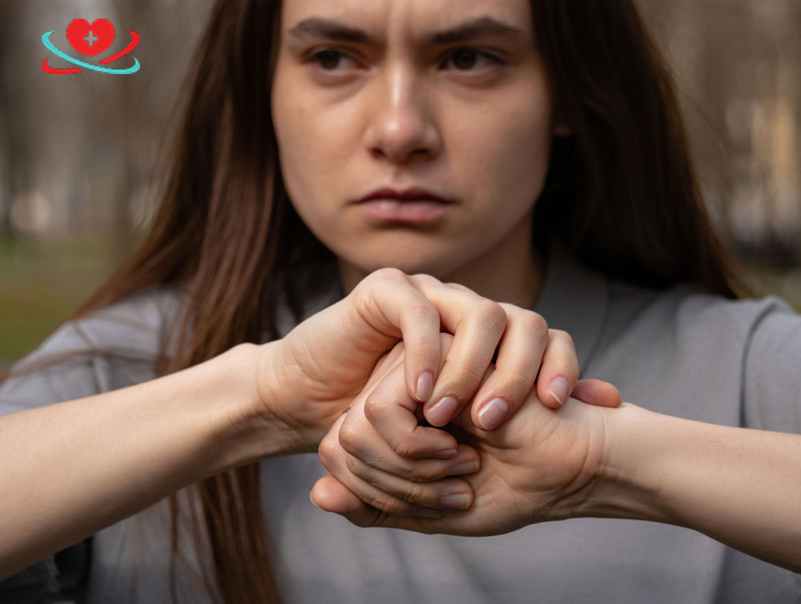 Девушка с аутоагрессией